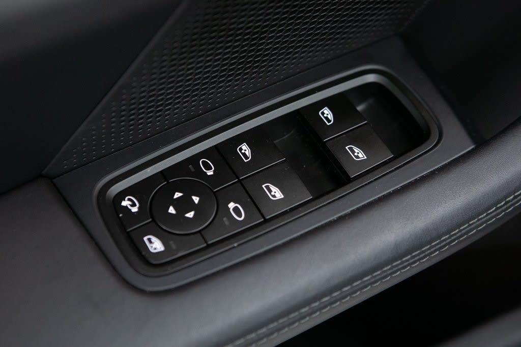 Thumbnail: 2025 Porsche Taycan - 22