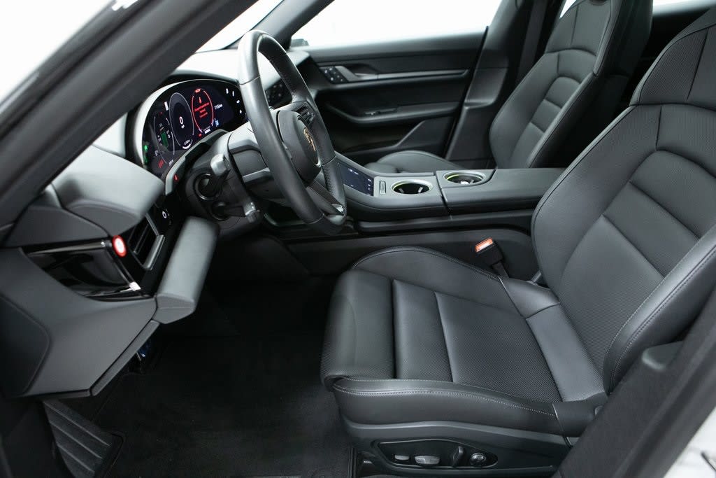 Thumbnail: 2025 Porsche Taycan - 10