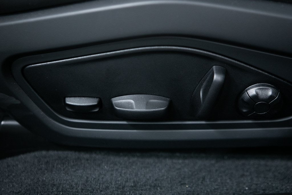 Thumbnail: 2025 Porsche Taycan - 21