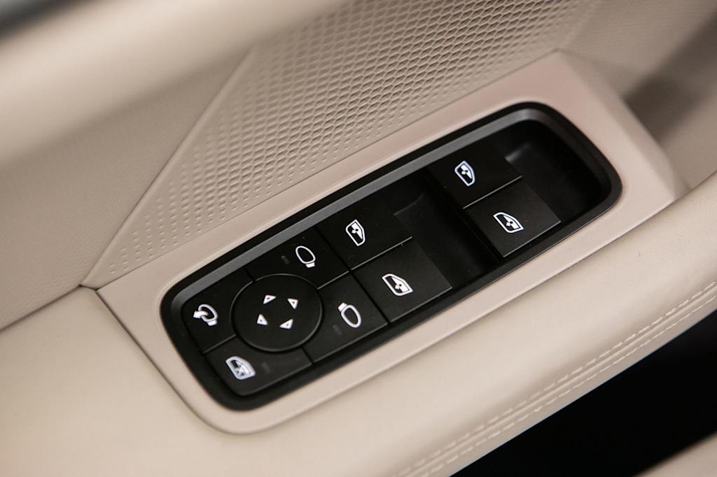 Thumbnail: 2025 Porsche Taycan - 30