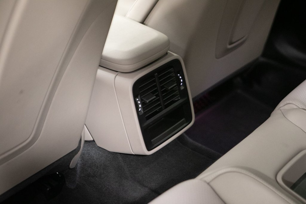 Thumbnail: 2025 Porsche Taycan - 37