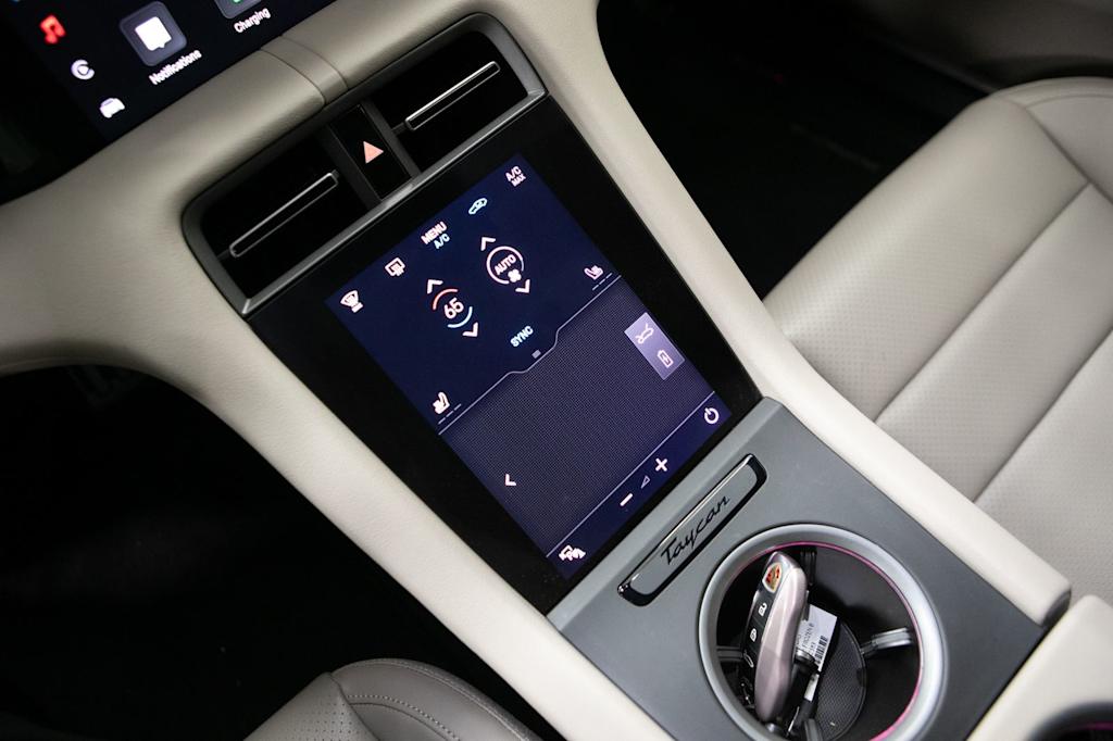 Thumbnail: 2025 Porsche Taycan - 14