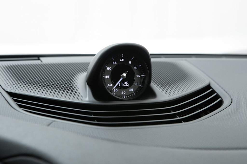 Thumbnail: 2025 Porsche Taycan - 36