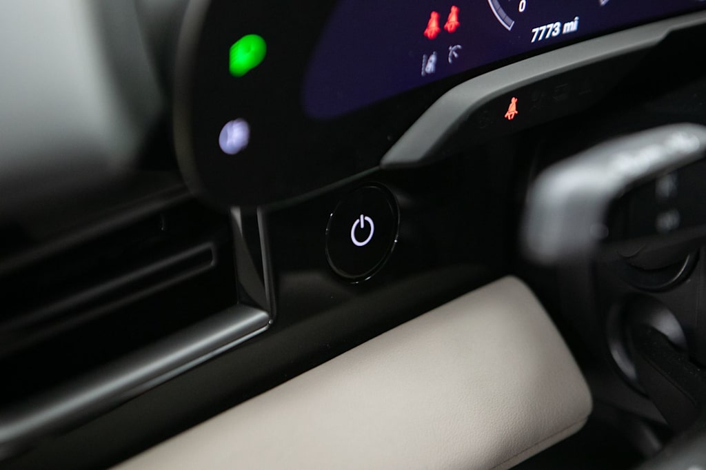 Thumbnail: 2025 Porsche Taycan - 32