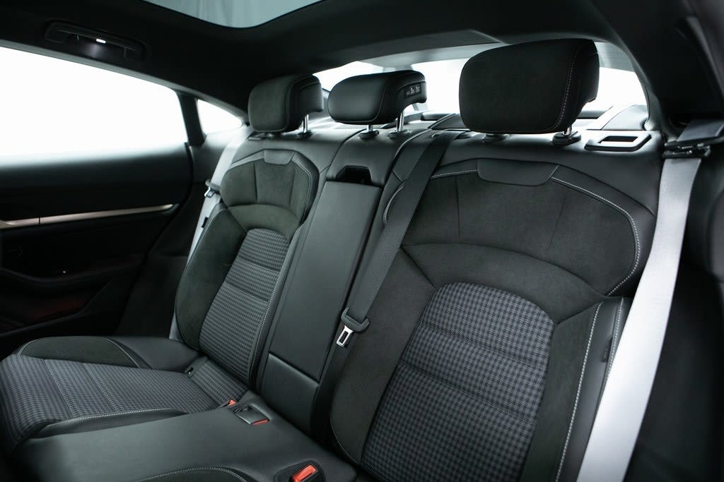 Thumbnail: 2025 Porsche Taycan - 31