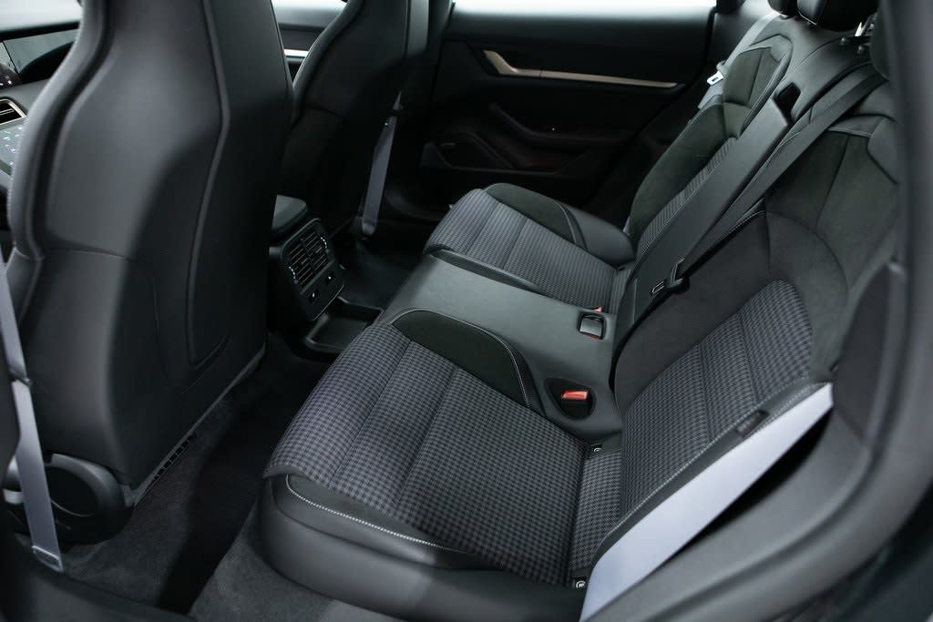 Thumbnail: 2025 Porsche Taycan - 10