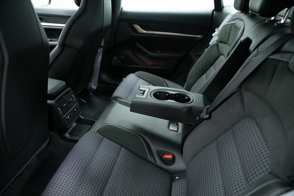 Thumbnail: 2025 Porsche Taycan - 30