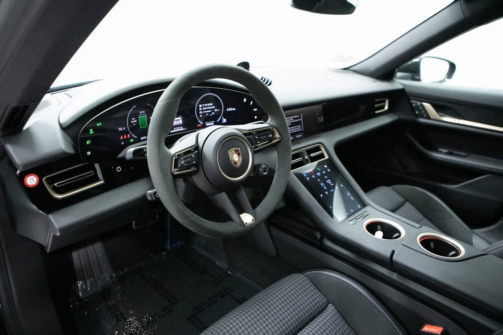 Thumbnail: 2025 Porsche Taycan - 2