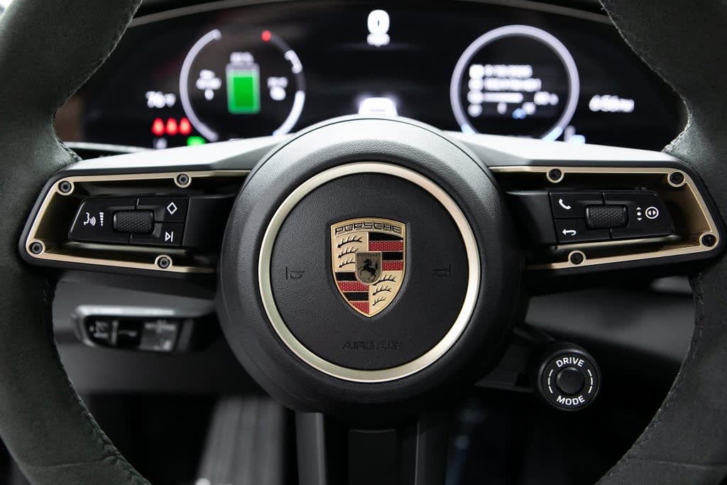 Thumbnail: 2025 Porsche Taycan - 19