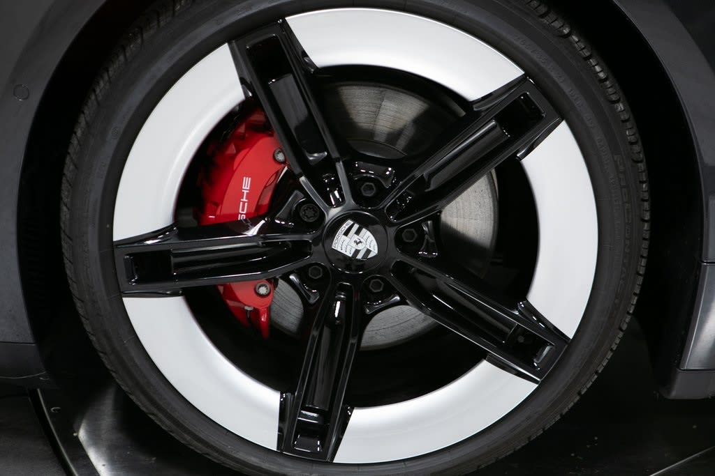 Thumbnail: 2025 Porsche Taycan - 17