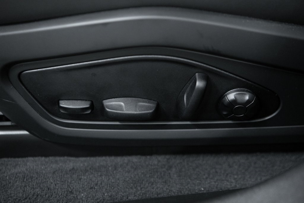 Thumbnail: 2025 Porsche Taycan - 21