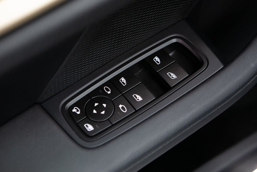 Thumbnail: 2025 Porsche Taycan - 22