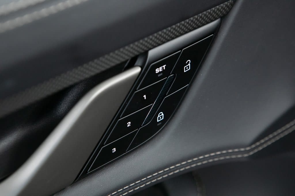 Thumbnail: 2025 Porsche Taycan - 21