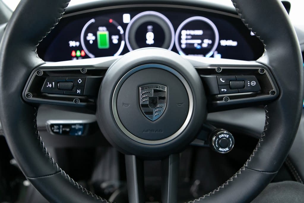 Thumbnail: 2025 Porsche Taycan - 17