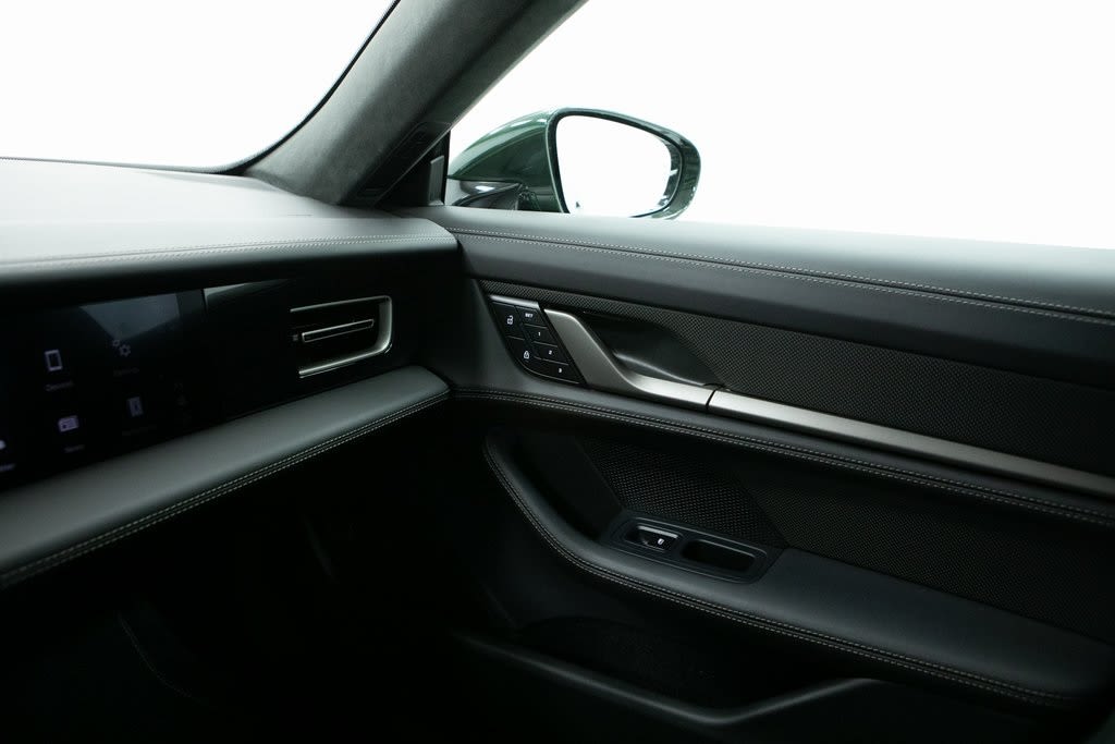 Thumbnail: 2025 Porsche Taycan - 24