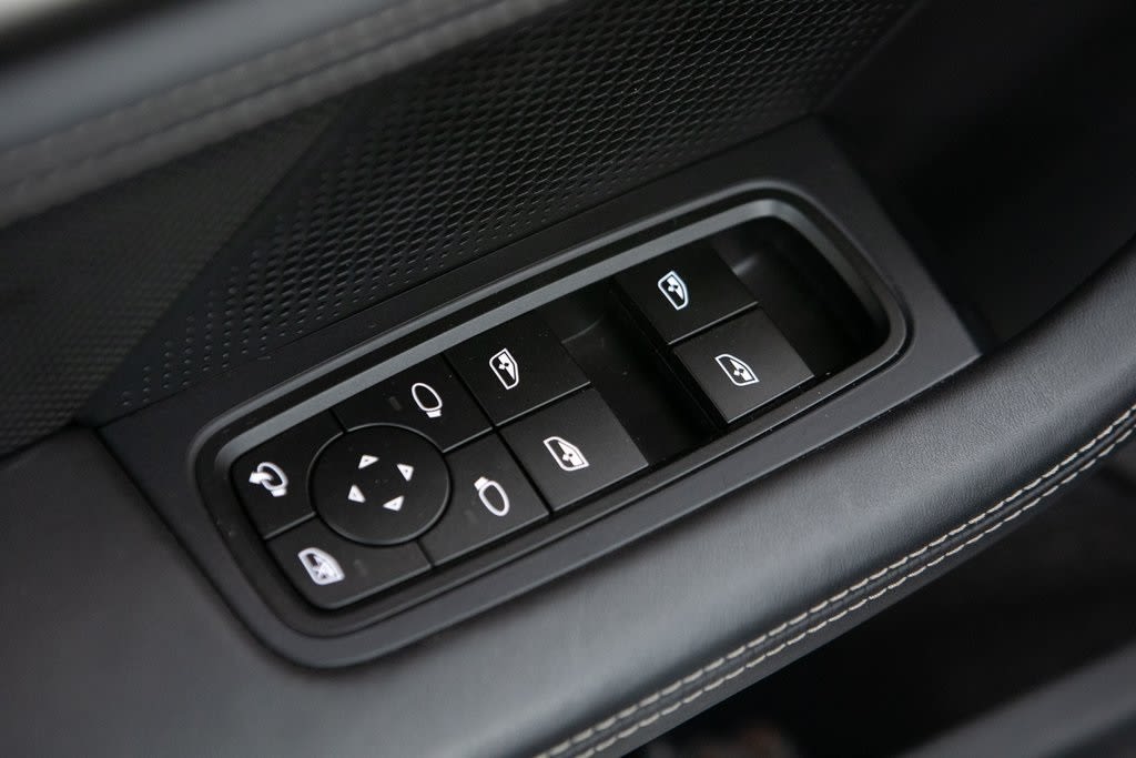 Thumbnail: 2025 Porsche Taycan - 20