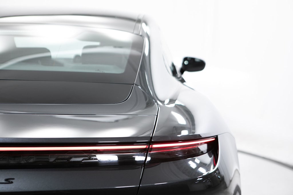 Thumbnail: 2022 Porsche Taycan - 25