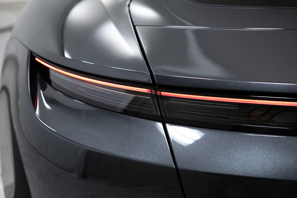 Thumbnail: 2022 Porsche Taycan - 22