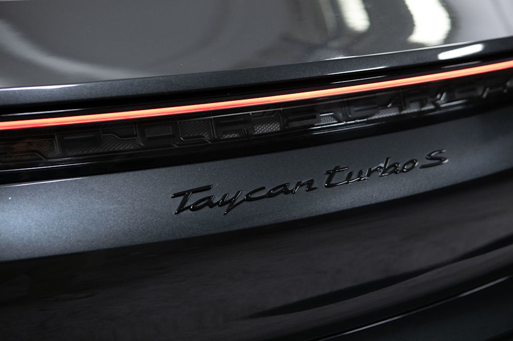 Thumbnail: 2022 Porsche Taycan - 23