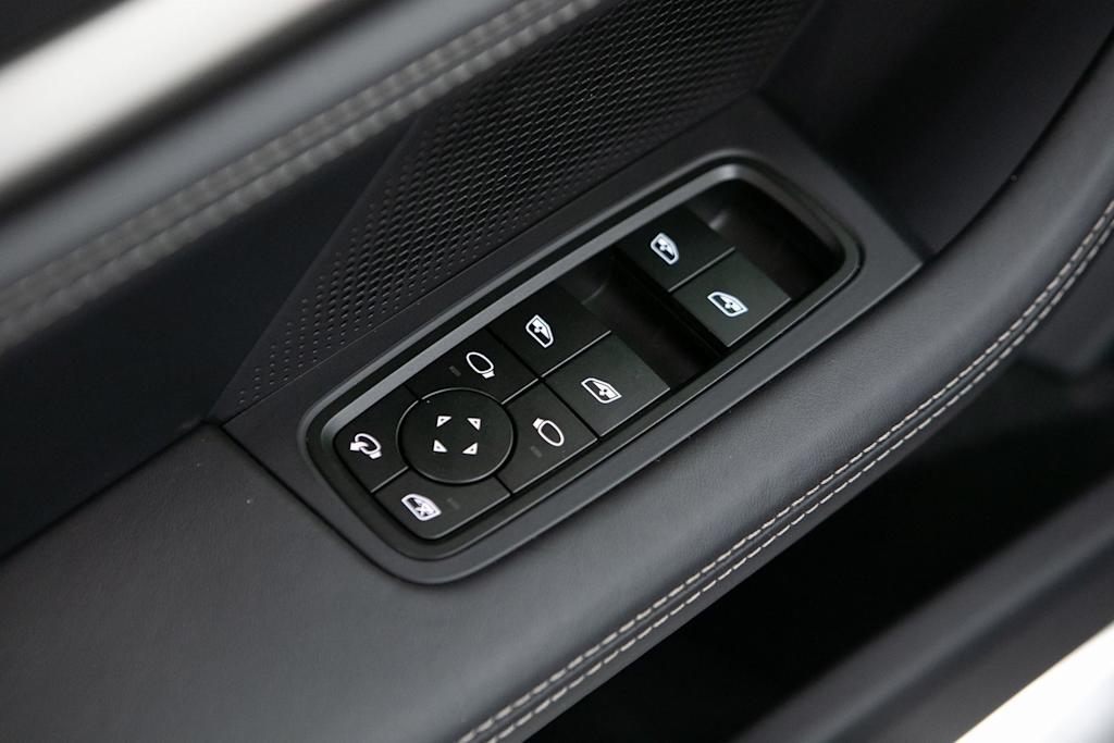 Thumbnail: 2026 Porsche Taycan - 22