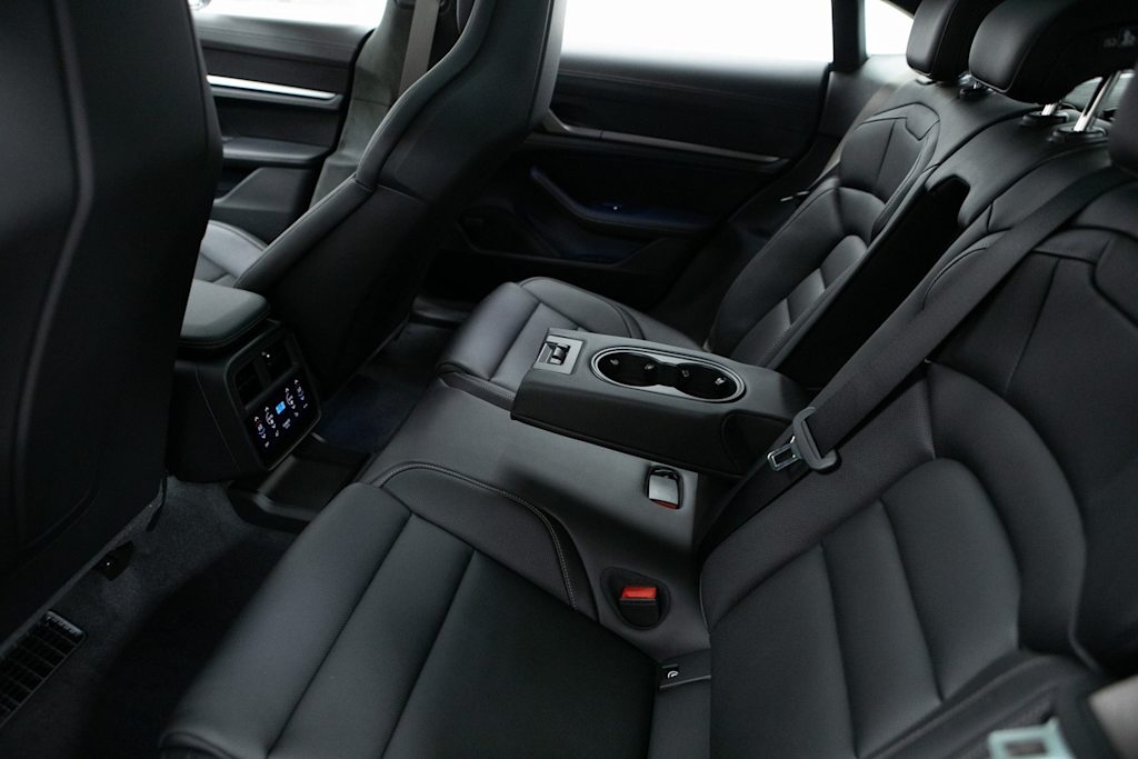 Thumbnail: 2026 Porsche Taycan - 31