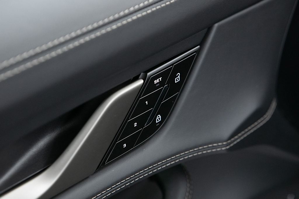 Thumbnail: 2026 Porsche Taycan - 23