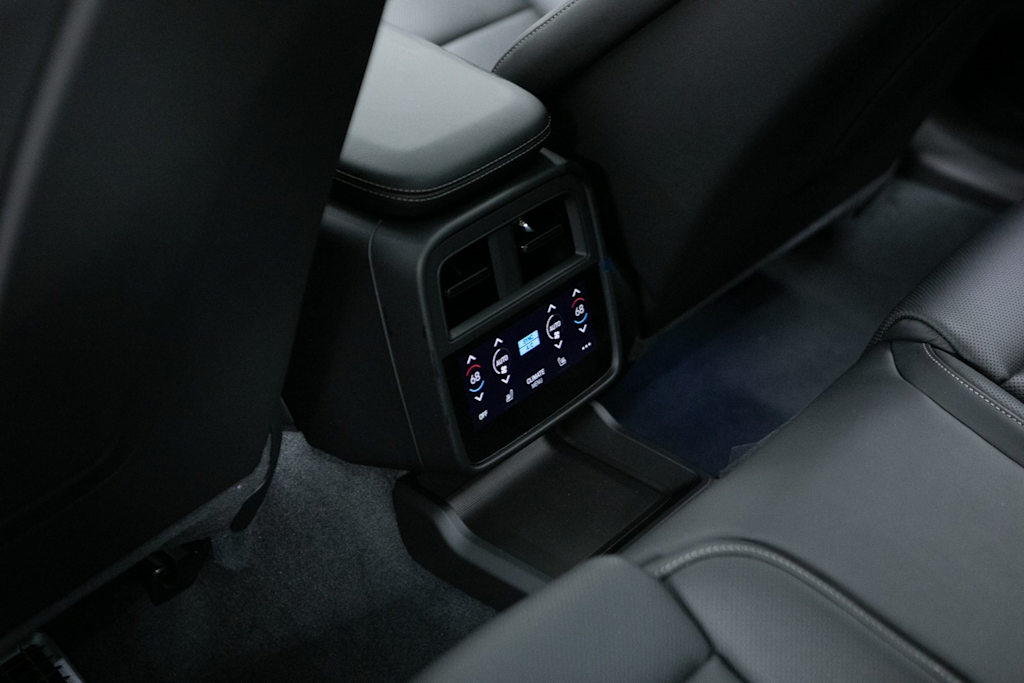 Thumbnail: 2026 Porsche Taycan - 30