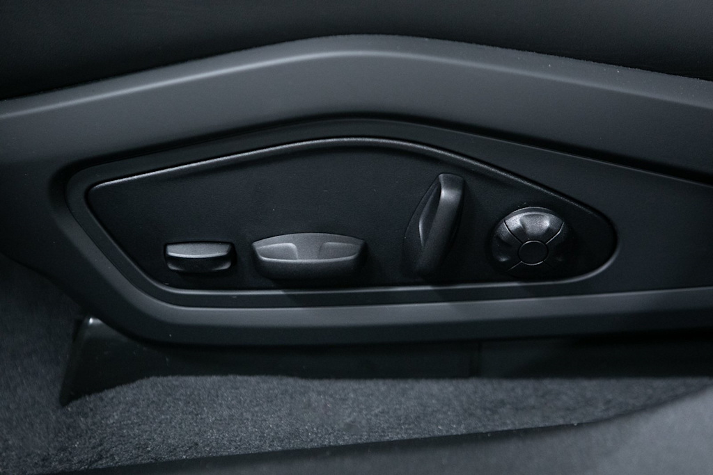 Thumbnail: 2026 Porsche Taycan - 21