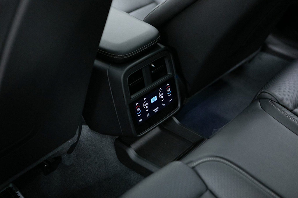 Thumbnail: 2026 Porsche Taycan - 30