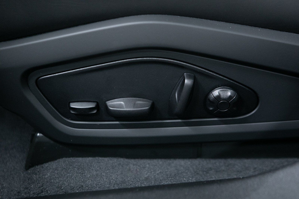 Thumbnail: 2026 Porsche Taycan - 21