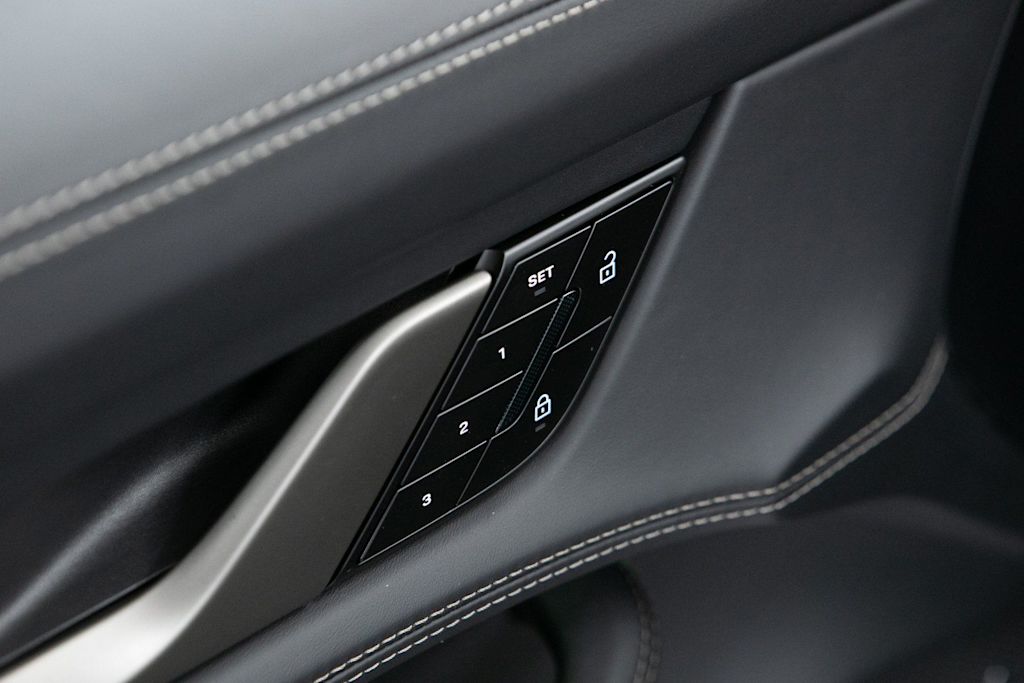 Thumbnail: 2026 Porsche Taycan - 23