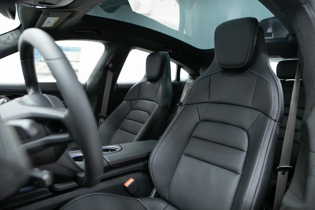 Thumbnail: 2026 Porsche Taycan - 9