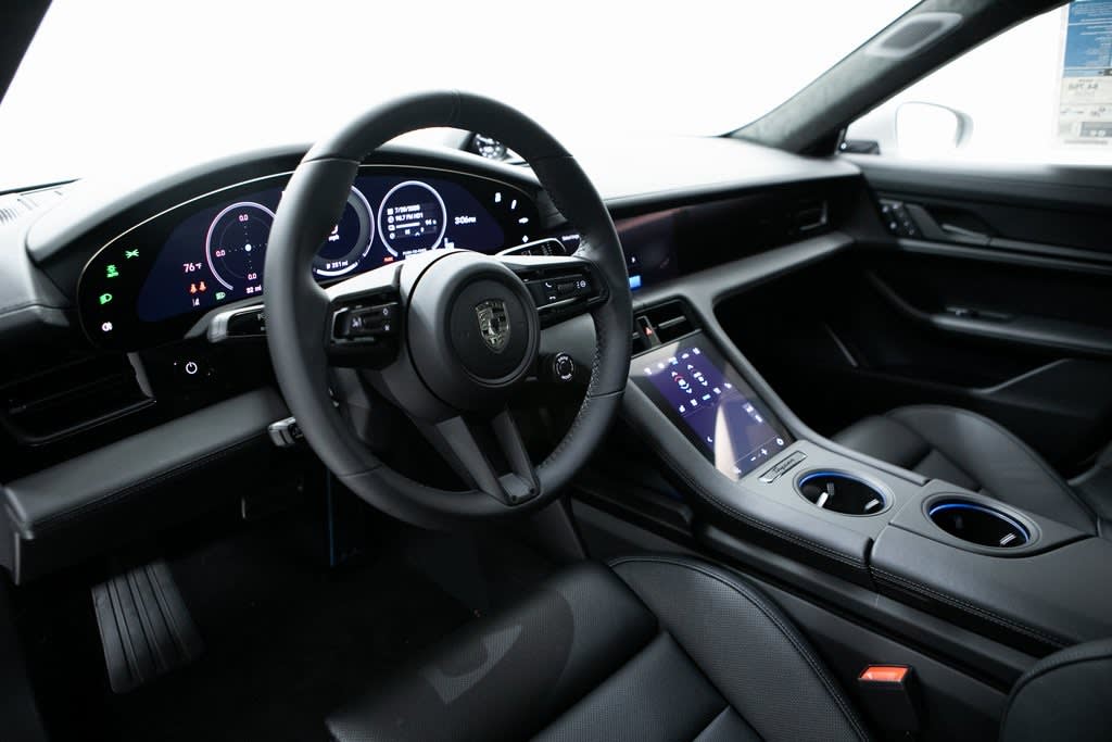 Thumbnail: 2025 Porsche Taycan - 2