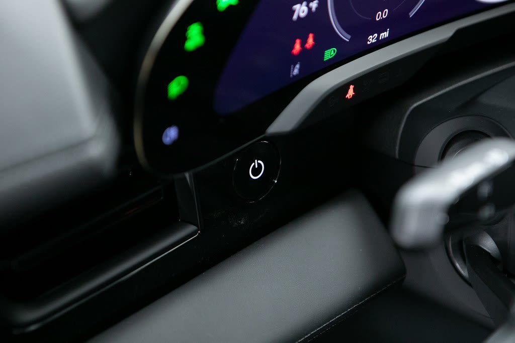 Thumbnail: 2025 Porsche Taycan - 27