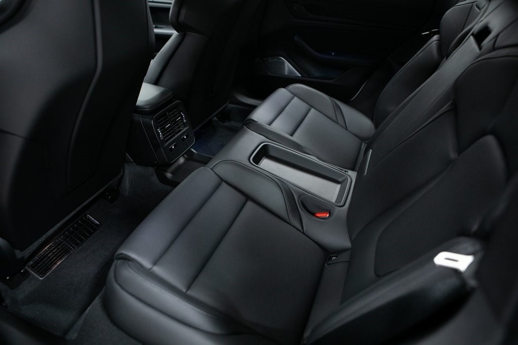 Thumbnail: 2025 Porsche Taycan - 34