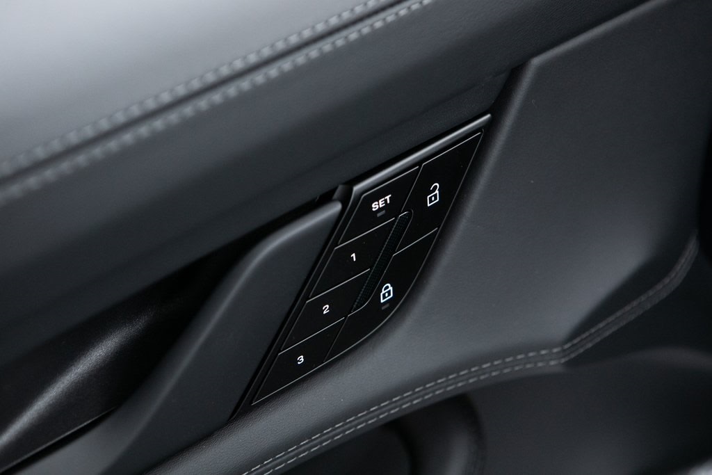 Thumbnail: 2025 Porsche Taycan - 26