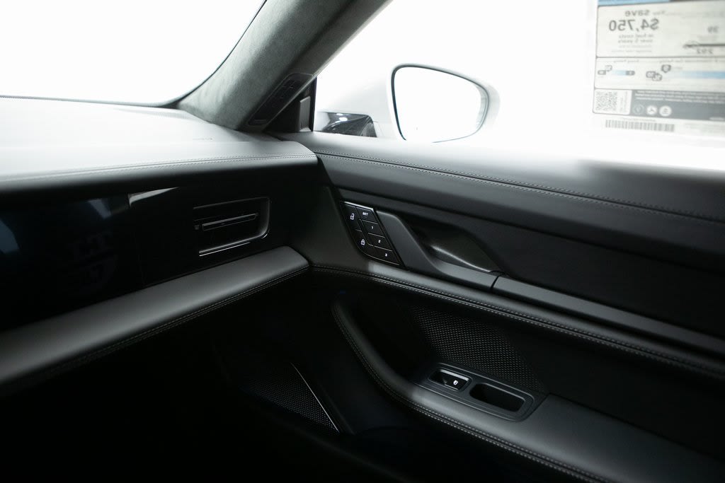 Thumbnail: 2025 Porsche Taycan - 31