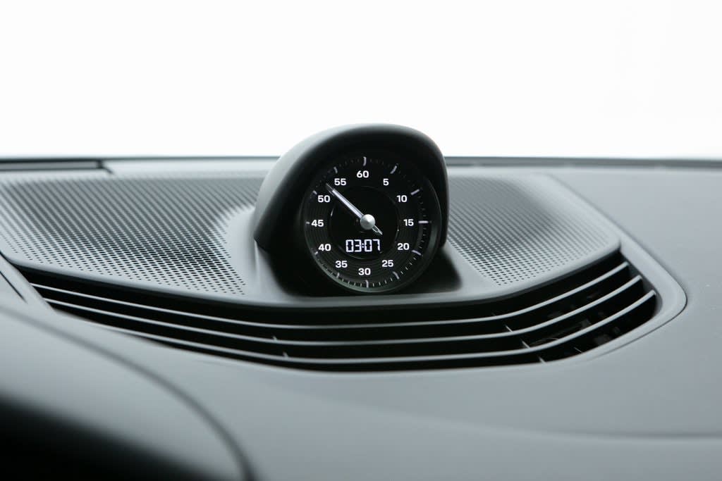 Thumbnail: 2025 Porsche Taycan - 32