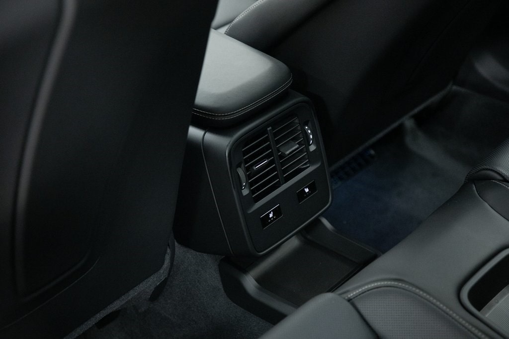 Thumbnail: 2025 Porsche Taycan - 30