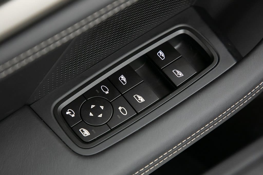 Thumbnail: 2025 Porsche Taycan - 22