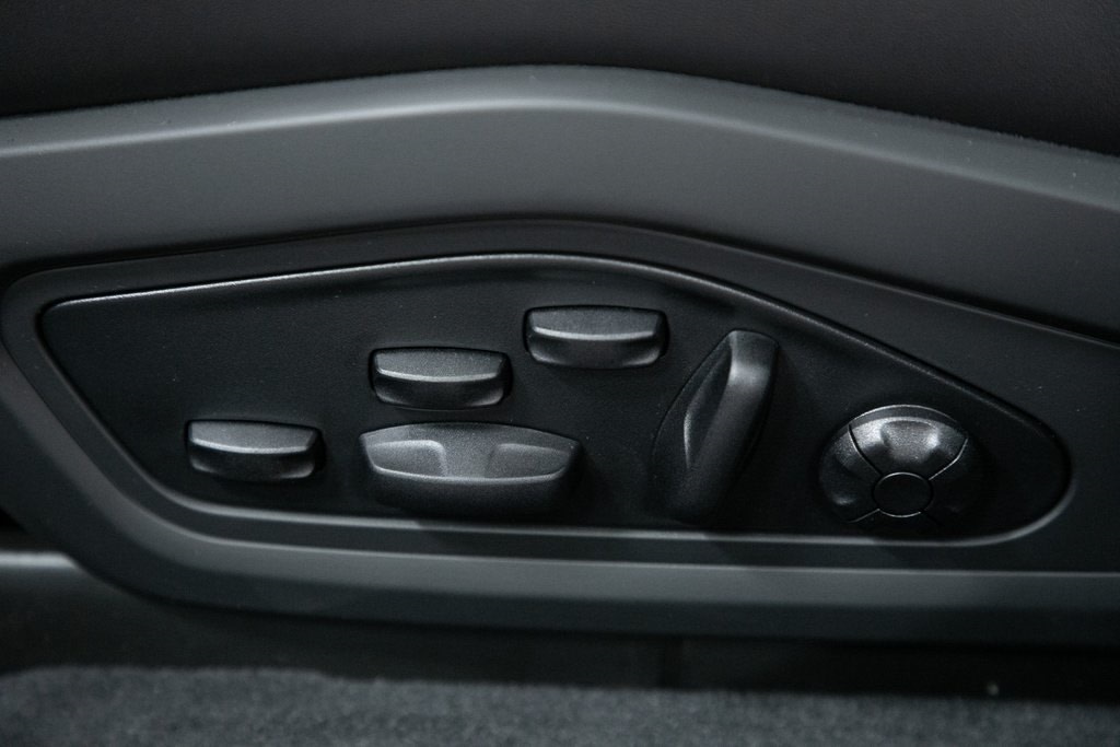 Thumbnail: 2025 Porsche Taycan - 21