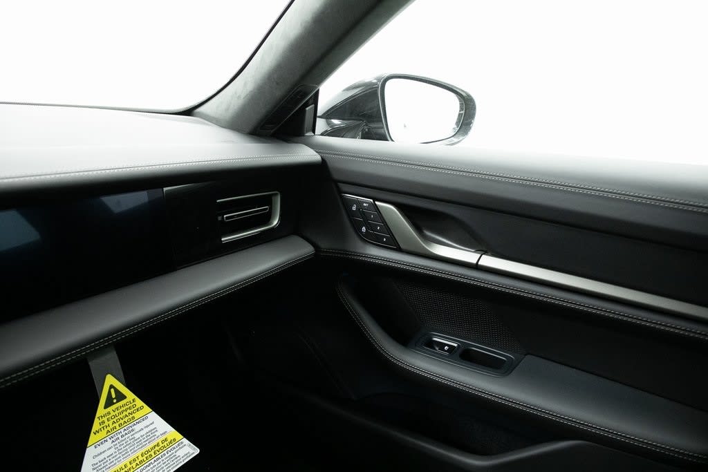 Thumbnail: 2025 Porsche Taycan - 27