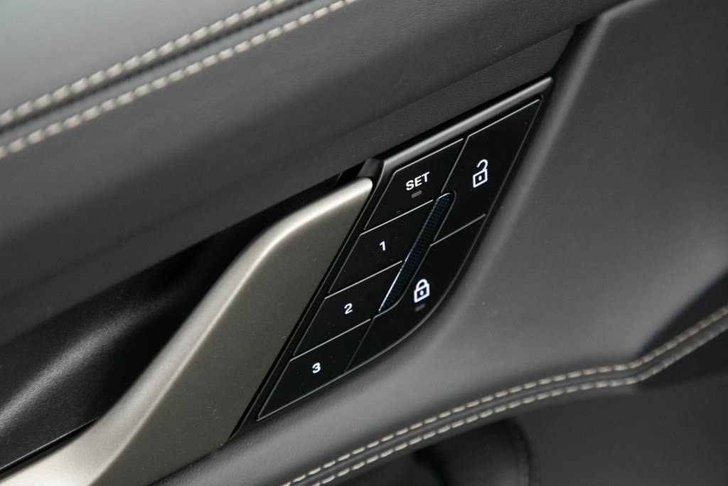 Thumbnail: 2025 Porsche Taycan - 23