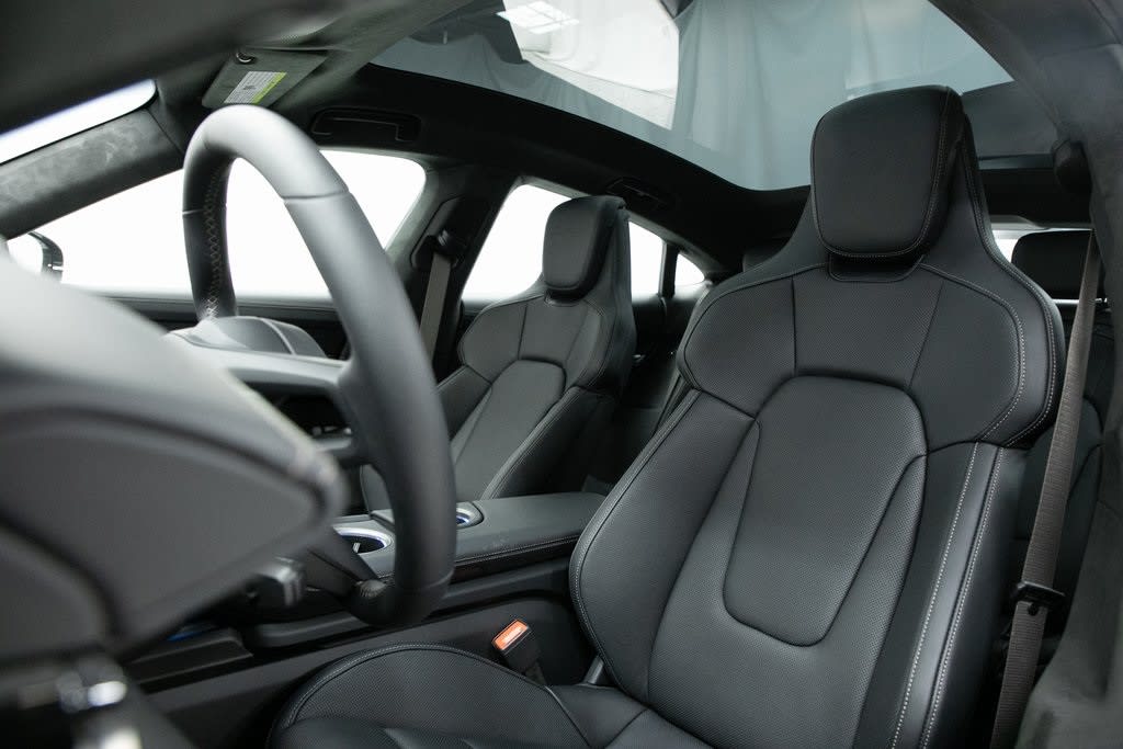 Thumbnail: 2025 Porsche Taycan - 7