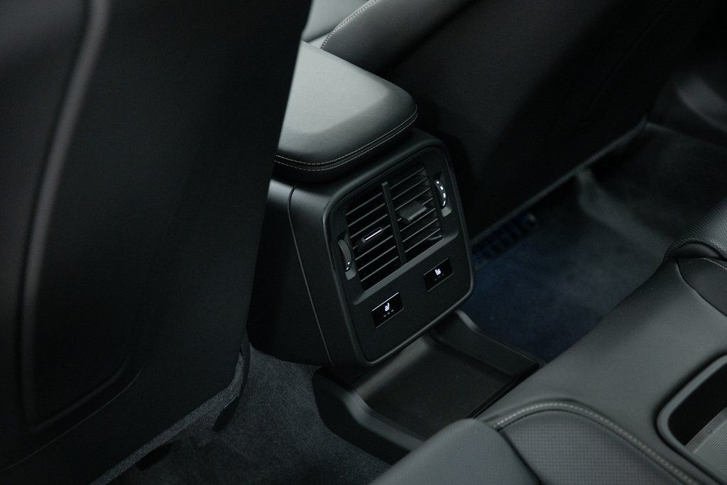 Thumbnail: 2025 Porsche Taycan - 30