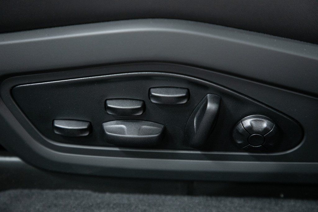 Thumbnail: 2025 Porsche Taycan - 21