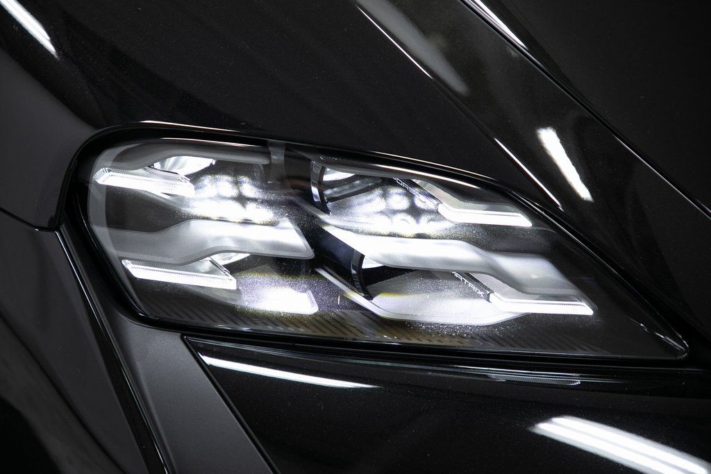 Thumbnail: 2025 Porsche Taycan - 33