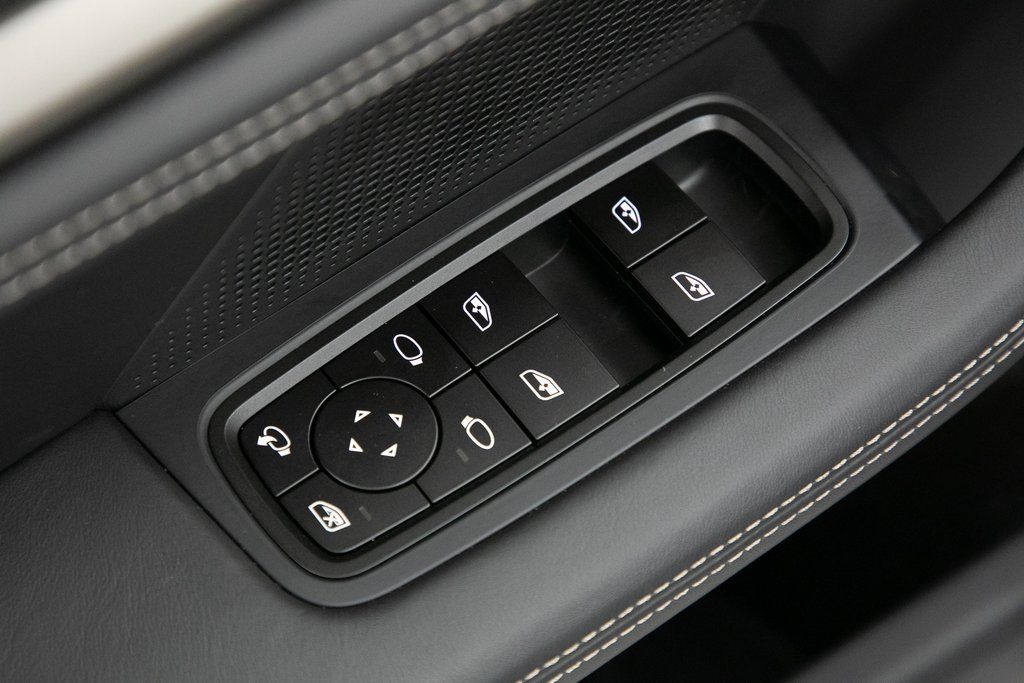 Thumbnail: 2025 Porsche Taycan - 22