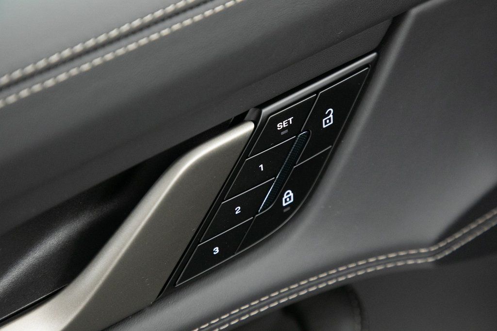 Thumbnail: 2025 Porsche Taycan - 23