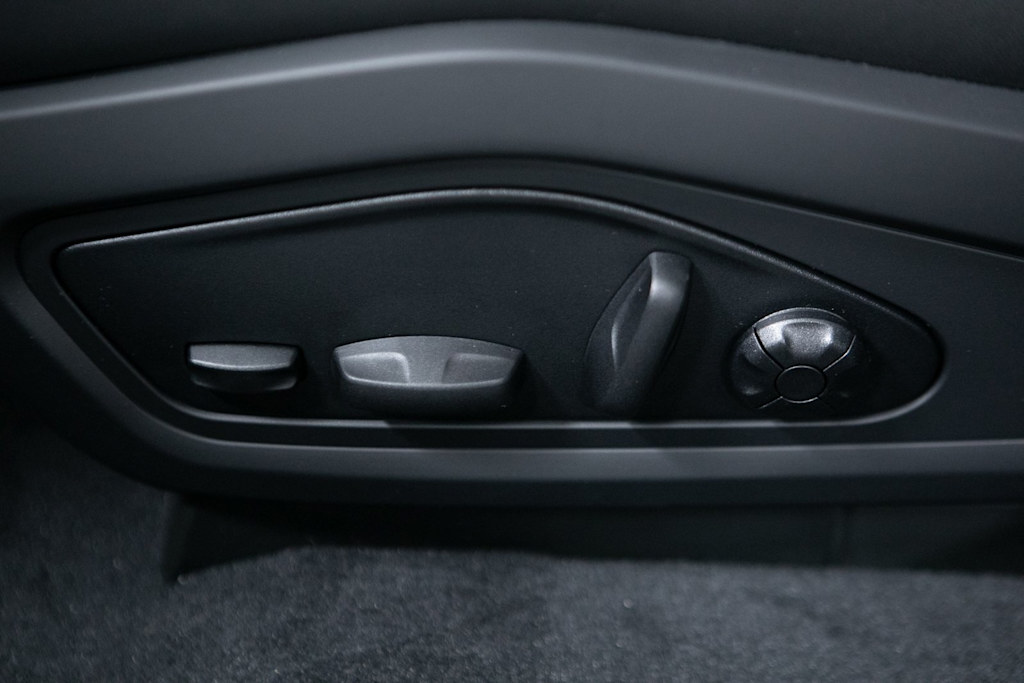 Thumbnail: 2026 Porsche Taycan - 18